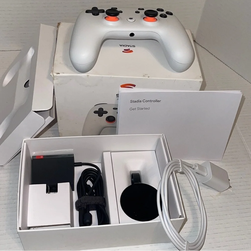 Google Stadia Premiere Edition Controller Chromecast Ultra Bundle | White